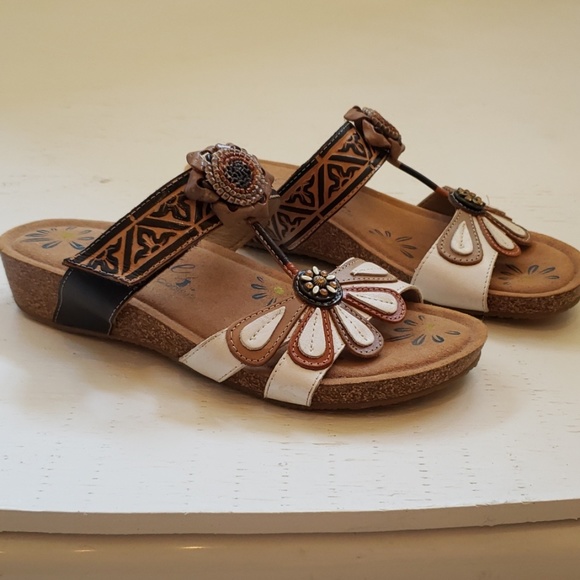 Shoes - Picture 2 of 3